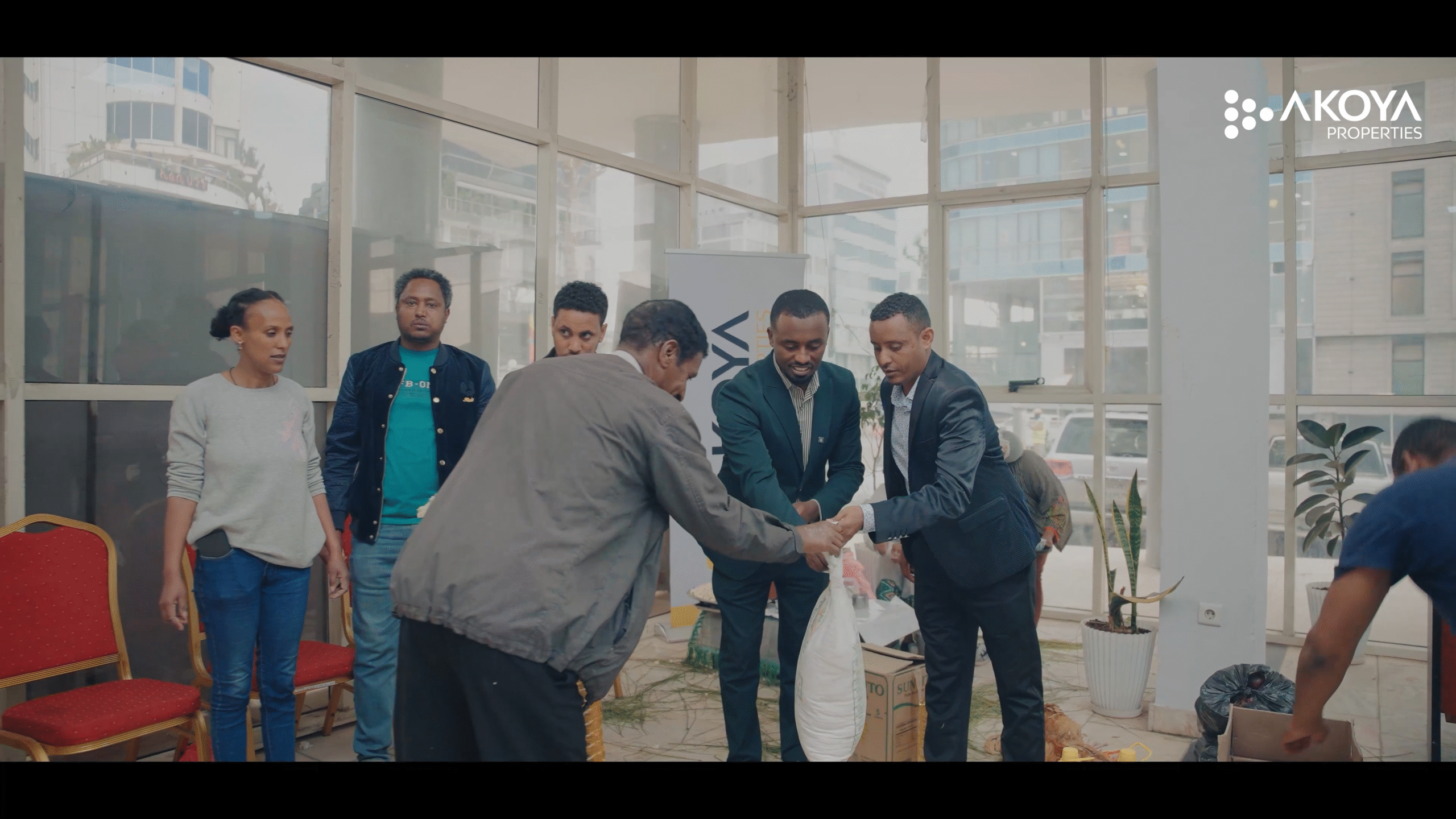 የአኮያ_የአዲስ_ዓመት_ልዩ_ስጦታ_FULL_VIDEO_00_05_44_00_Still014